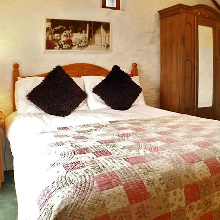 ホテル Charming In Cornwall With Garden And Playground 3*